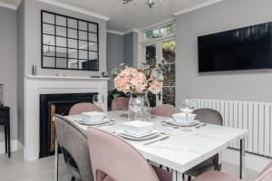 Televiisor ja/või meelelahutuskeskus majutusasutuses The Mulberry