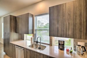 Fotografie z fotogalerie ubytování Spacious Townhome Less Than 2 Mi to Downtown Houston! v destinaci Houston + 21 fotografií