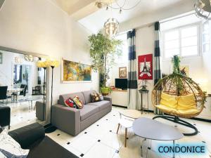 a living room with a couch and a table at CondoNice in Nice