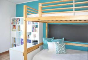 Poschodová posteľ alebo postele v izbe v ubytovaní Pala Stays - Casa vacanze fronte mare
