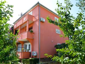 Das Gebäude in dem sich die Pension befindet
