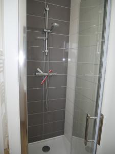 Ένα μπάνιο στο Appartement lumineux au calme +15 φωτογραφίες