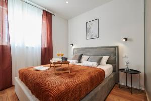 Posteľ alebo postele v izbe v ubytovaní Royal blue House + 37 fotografií
