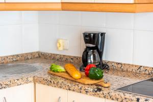 Kuchnia lub aneks kuchenny w obiekcie 17 LOS CRISTIANOS CENTRAL by the BEACH ,WiFi