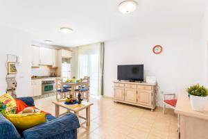 Kuchnia lub aneks kuchenny w obiekcie 17 LOS CRISTIANOS CENTRAL by the BEACH ,WiFi