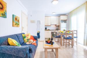 Kuchnia lub aneks kuchenny w obiekcie 17 LOS CRISTIANOS CENTRAL by the BEACH ,WiFi