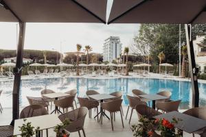 Bazén v ubytování Delight Hotel & SPA nebo v jeho okolí
