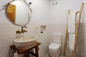 A bathroom at Casa Santiago House Boutique