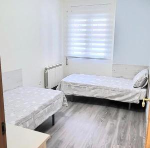 Postel nebo postele na pokoji v ubytování Apartamento soleado 1 + 4 fotografie