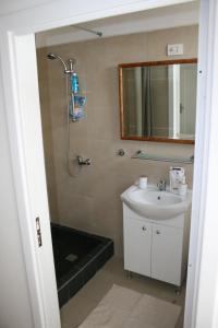a bathroom with a sink and a shower at Colev Rooms in Focşani