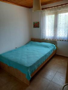 Łóżko lub łóżka w pokoju w obiekcie Villa Niki