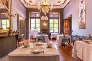 Restaurace v ubytování Château de Charmeil- Vichy chambres d'hôtes + 37 fotografií