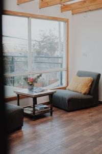 Χώρος καθιστικού στο BIG HOME