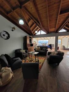 Χώρος καθιστικού στο BIG HOME