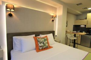 A kitchen or kitchenette at Aiolos Apartments Suites Ermou 64 Monastiraki Plaka 2nd Floor