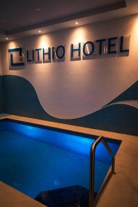 Bazén v ubytování Lithio Hotel nebo v jeho okolí