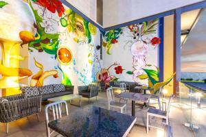 Posezení v ubytování TRYP by Wyndham San Luis Potosi Hotel & Suites