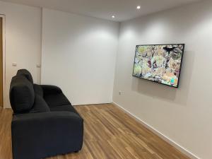 Televízia a/alebo spoločenská miestnosť v ubytovaní Cosy Sunrise Beach