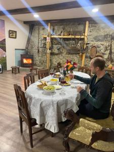 Fotografija u galeriji objekta IURI udesiani's GUESTHOUSE u gradu Mestija