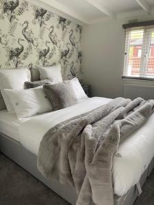 Cama o camas de una habitación en Lakeview Lodge, Builth Wells (pet friendly)