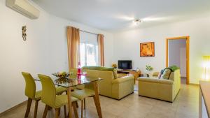 a living room with a table and chairs at Quinta da Arbrotea in Lagos