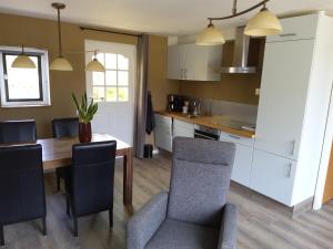 a kitchen and dining room with a table and chairs at Veldschuur Nijverdal in Nijverdal