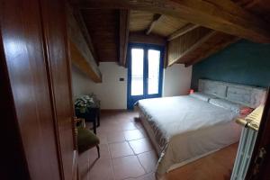Posteľ alebo postele v izbe v ubytovaní Rustico La Colonna - Tremosine sul Garda