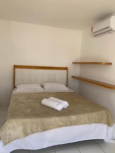 Een bed of bedden in een kamer bij Sunset House Pontal de Maracaípe