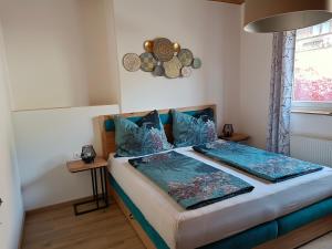 Кровать или кровати в номере Ferienwohnung Fabiella mit Balkon Döbriach +15 фотографий