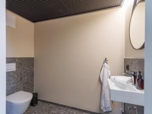 A bathroom at Platzhirsch Kufstein