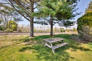 Сад в 1 Mi to Hersheypark Family Home with Game Room!