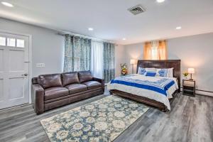 Ліжко або ліжка в номері 1 Mi to Hersheypark Family Home with Game Room!