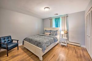 Ліжко або ліжка в номері 1 Mi to Hersheypark Family Home with Game Room!
