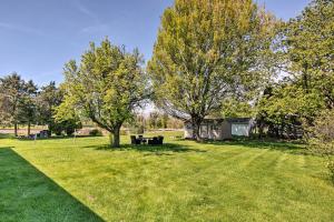 Сад в 1 Mi to Hersheypark Family Home with Game Room!