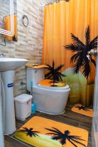 a bathroom with a toilet and a shower curtain at Villa confortable para 7 personas in Pedernales