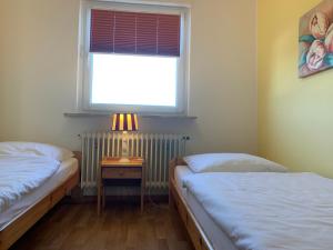 En eller flere senge i et værelse på Kleine Brise Apartment 7