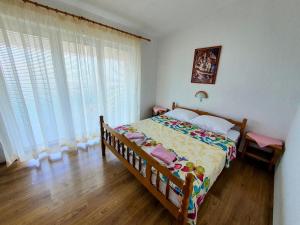 Ein Bett oder Betten in einem Zimmer der Unterkunft Apartments - Buffet 2B