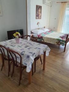 Ein Bett oder Betten in einem Zimmer der Unterkunft Apartments - Buffet 2B