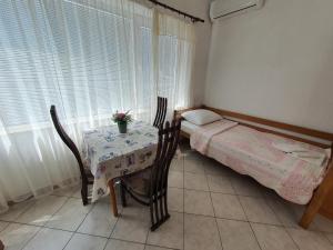 Ein Bett oder Betten in einem Zimmer der Unterkunft Apartments - Buffet 2B
