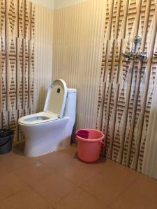 Hotel Bhagya tesisinde bir banyo