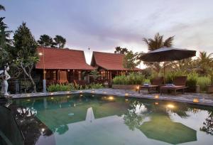 Πισίνα στο ή κοντά στο Hanaya Ubud Villa
