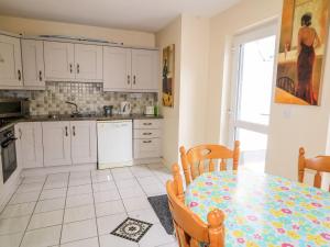 Kuchyň nebo kuchyňský kout v ubytování Bridgetown Cottage + 17 fotografií