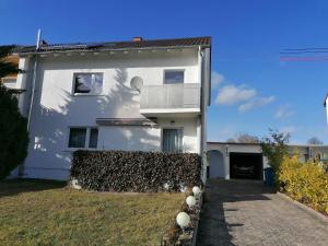 a white house with a fence in front of it at Schöne Einliegerwohnung in Hechingen in Hechingen