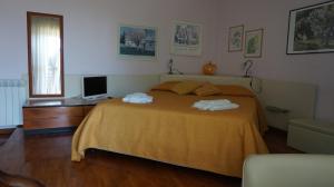 A bed or beds in a room at B&B La Cittadella Univeristaria Policlinico Catania