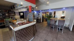Kuchyň nebo kuchyňský kout v ubytování Hotel Saint Germain