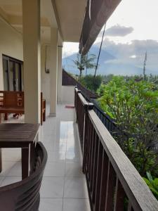 Balkon atau teras di Tanaya Homestay