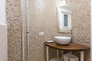 A bathroom at Vasari Suite Florence next to Pontevecchio