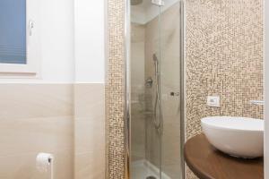 A bathroom at Vasari Suite Florence next to Pontevecchio