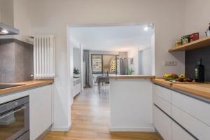 A kitchen or kitchenette at Vasari Suite Florence next to Pontevecchio