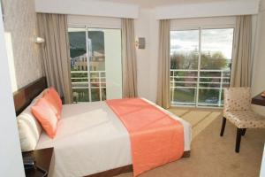 Gallery image of White Waters Hotel in Machico